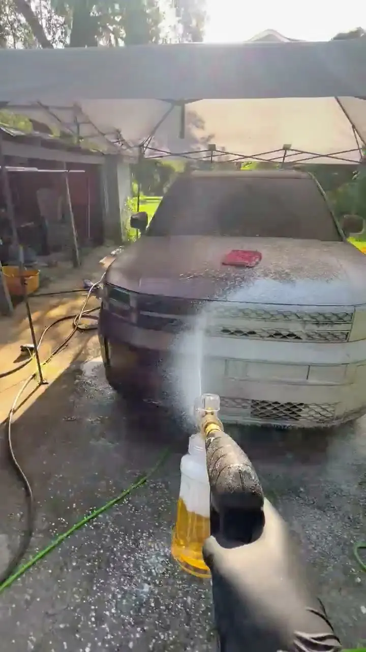 Hand-wash rinse on a Toyota 4Runner front end