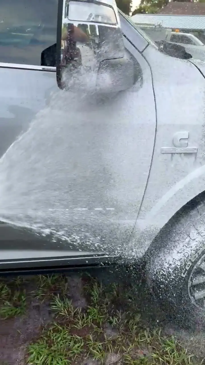 Pressure rinse along a RAM 2500 side panel